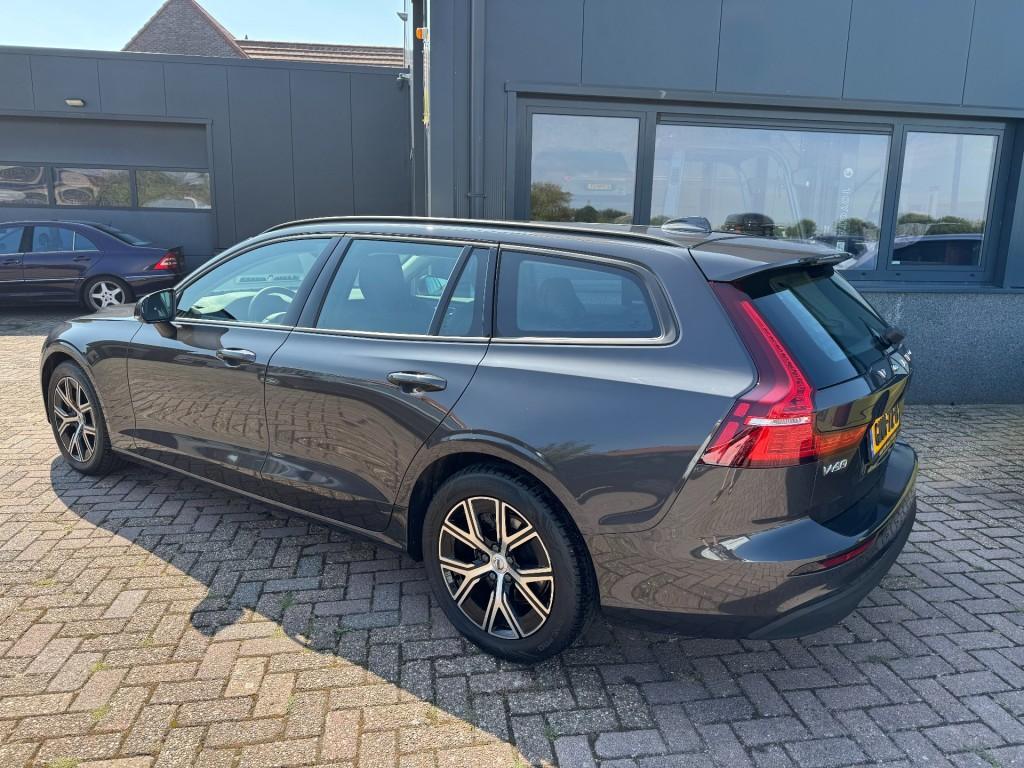 Volvo V60 2.0 b4 essential edition
