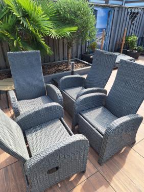 Gratis 4 tuinstoelen met kussens