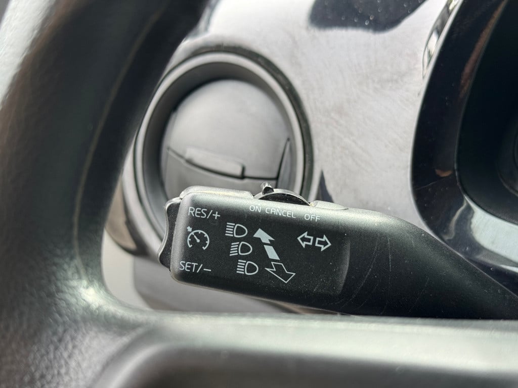 Volkswagen UP! 1.0 move up! bluemotion * cruise control * airco * pdc * 5 d