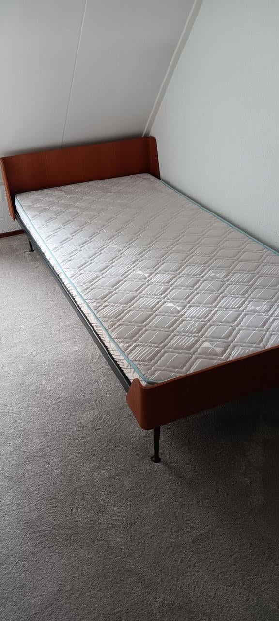 1-pers.LEDIKANT MET NIEUW MATRAS