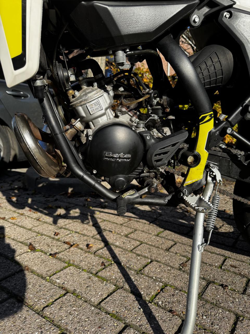 Beta RR50 track geel