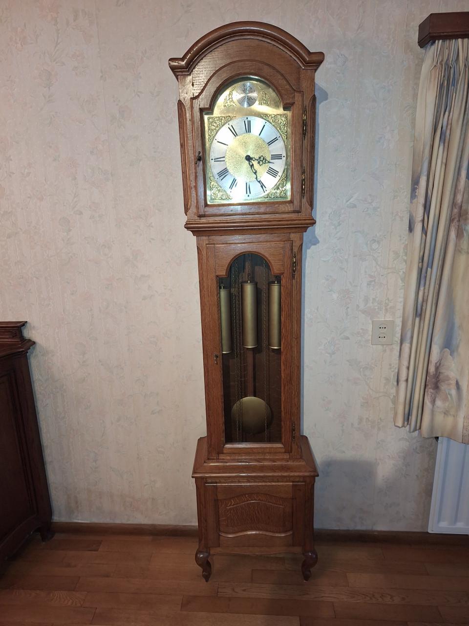 Licht eiken staande klok