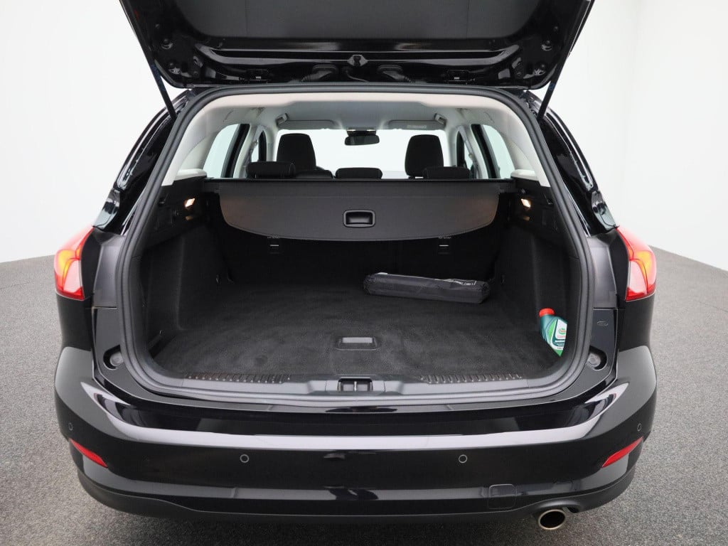 Ford Focus wagon 1.0 ecoboost hybrid trend edition business | cruise contro