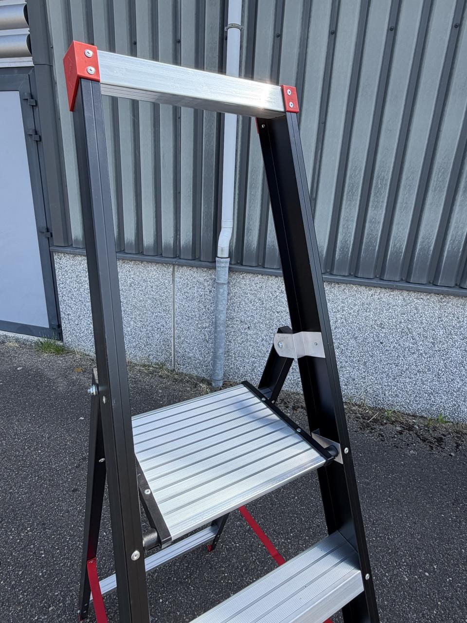 Trap 4 treden en bordes enkel oploopbaar NIEUW
