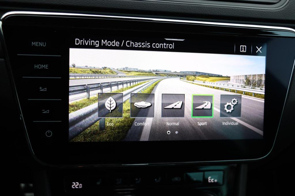 Skoda Superb combi 1.4 tsi iv sportline business 218pk dsg6