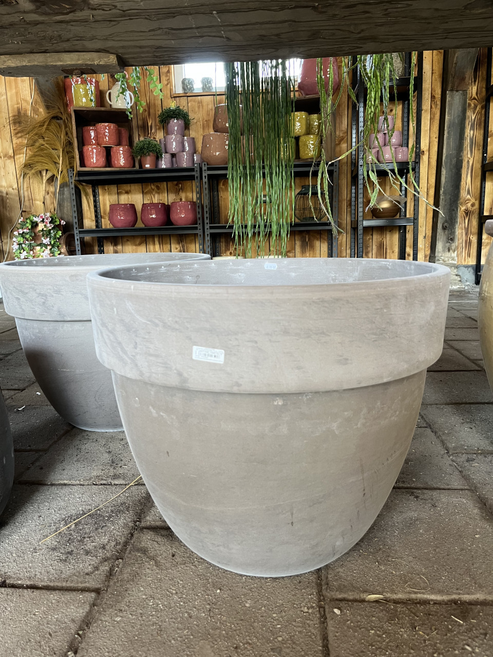 Stenen bloempot taupe met afwateringsgat 58.8 L