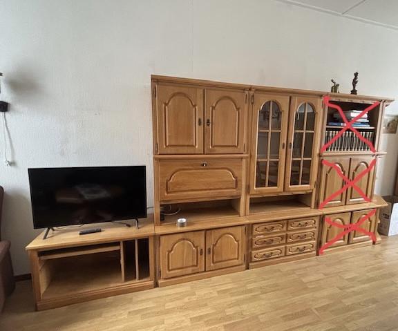 Gratis af te halen eiken inboedel, o.a. eettafel, wandkast, salontafel