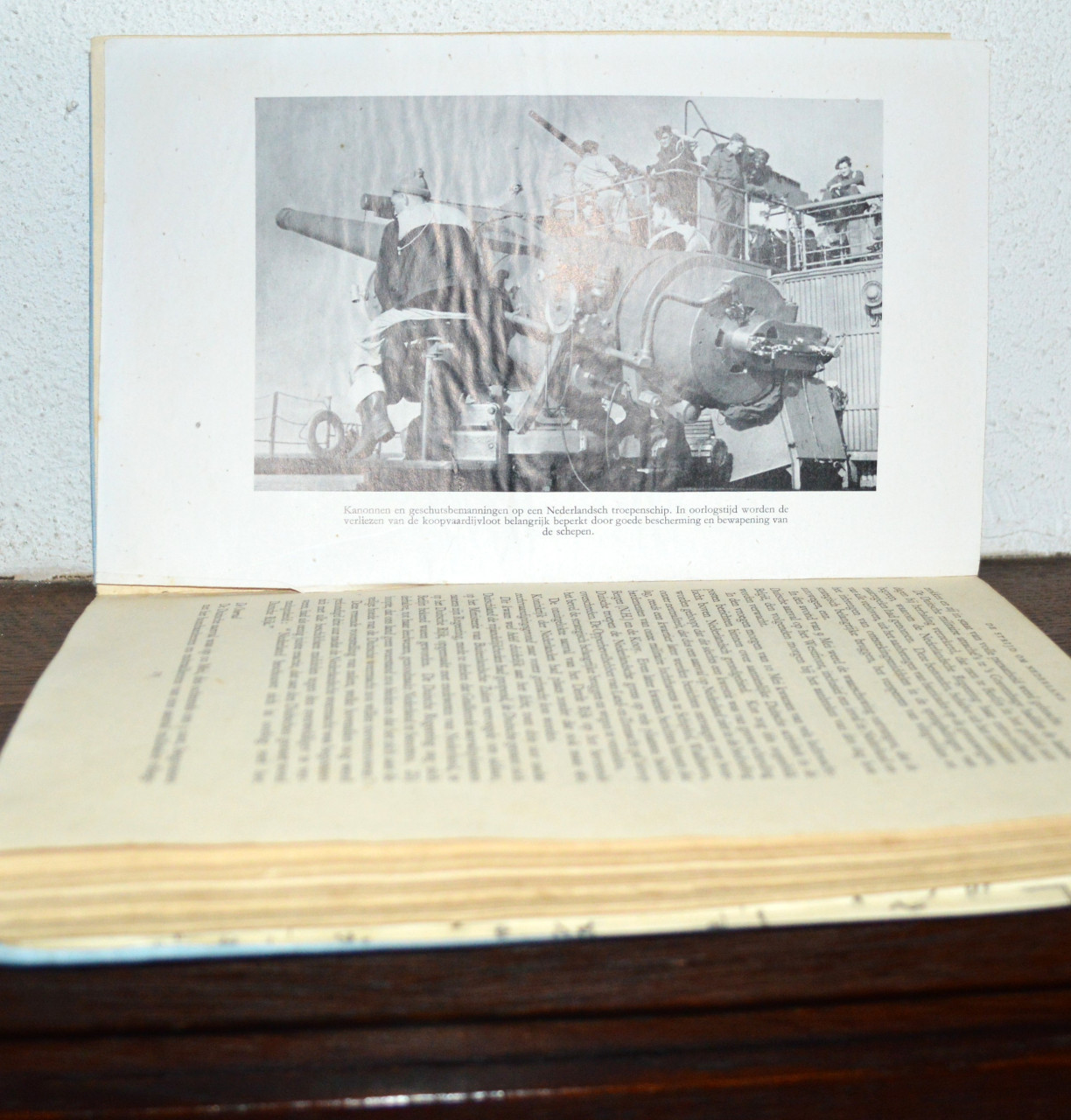 Boek Neerland's zeemacht in oorlog, 1944