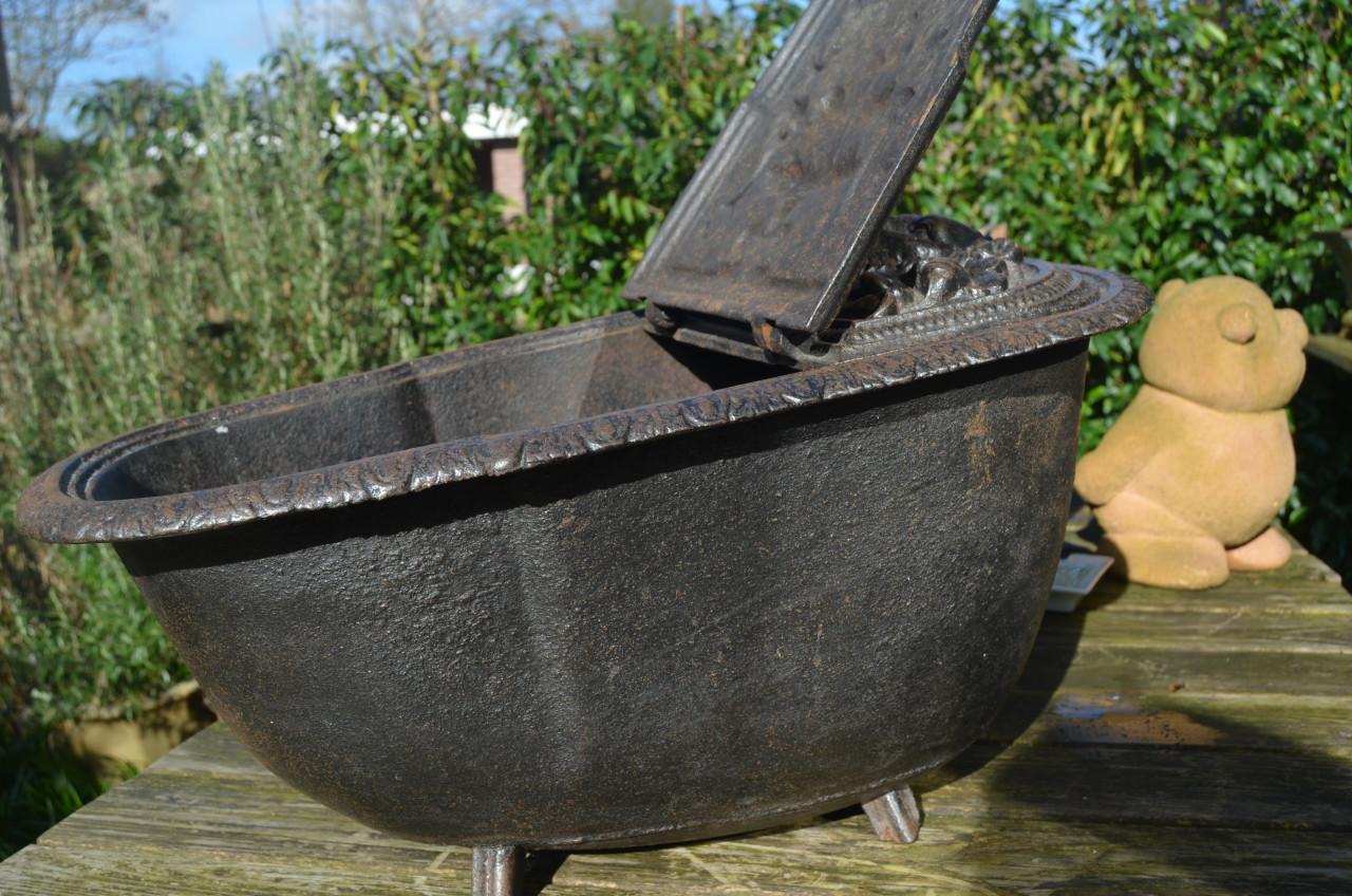 Fraaie, en zware, gietijzeren Kolenkit Leeuwenkop