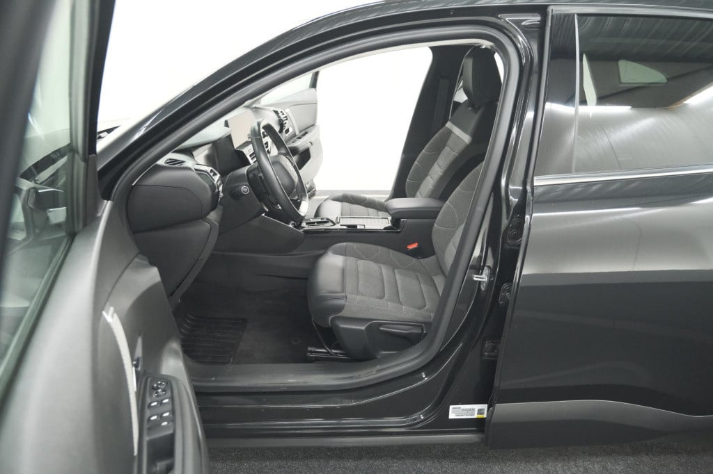 Citroen C4 puretech 131 eat6 shine | camera | head-up display | navigatie |