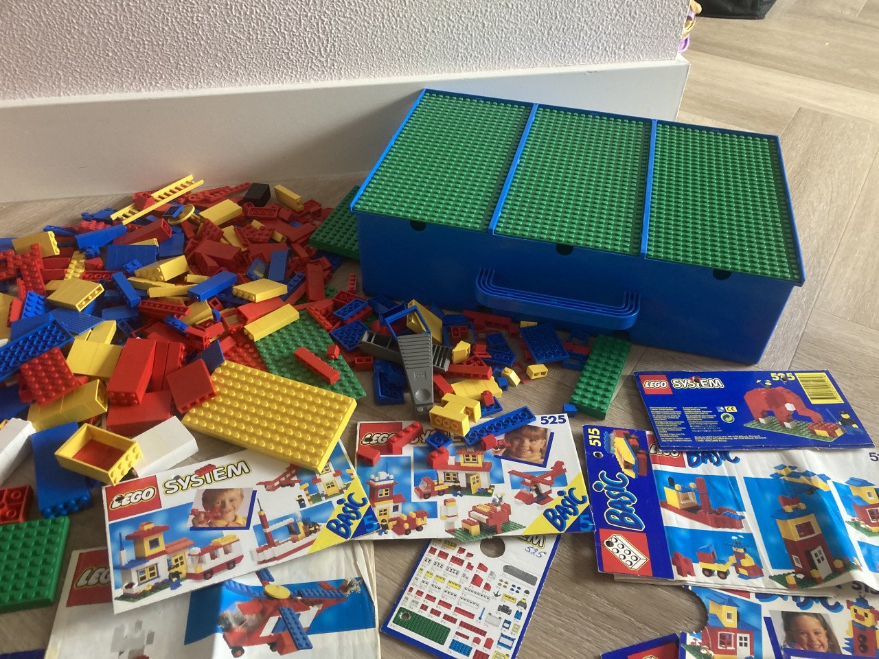Lego met opbergbakken en boekjes