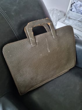 Vintage leren aktetas 42x28cm zijden binnenbekleding bieden mag