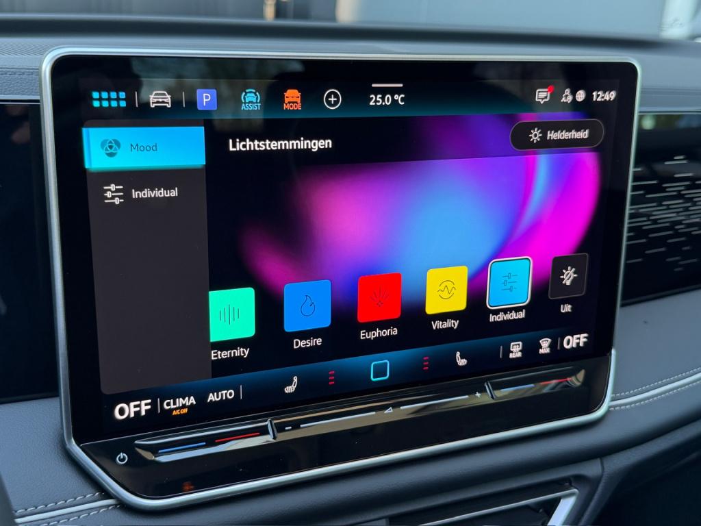 Volkswagen Tiguan 1.5 ehybrid elegance | panoramadak | iq light | dode hoek