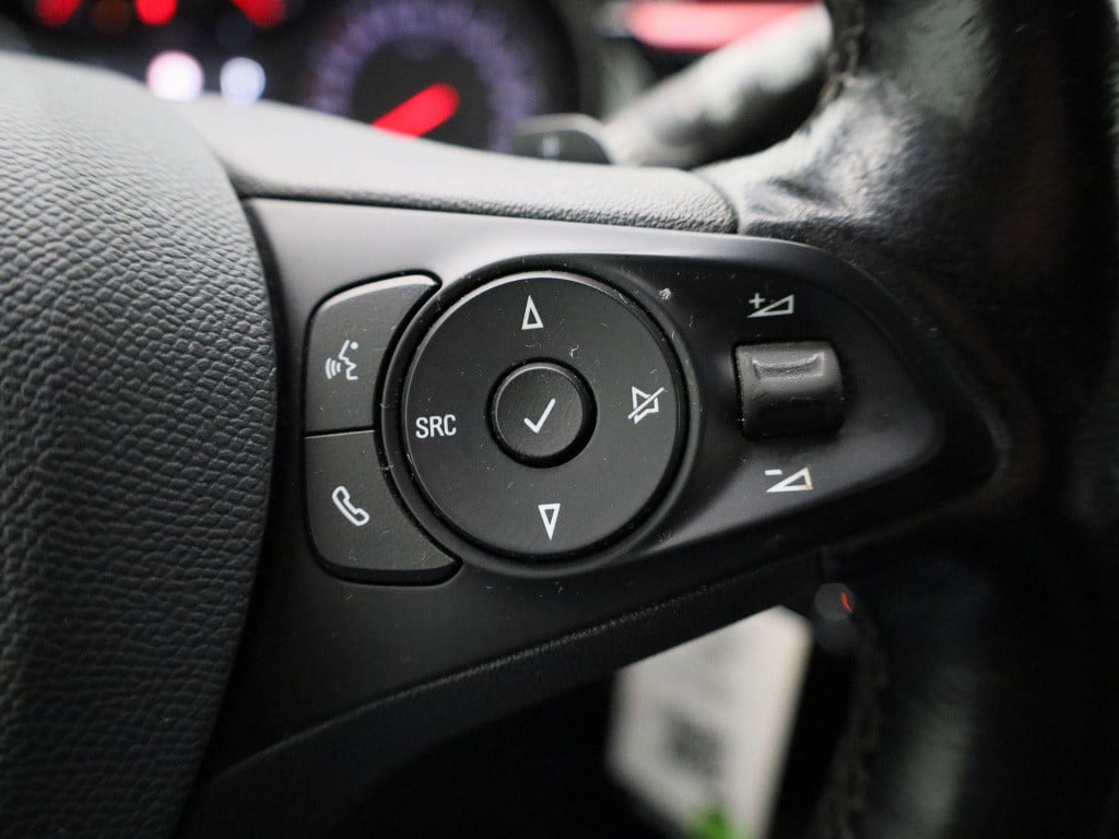Opel Corsa 1.2 gs line | automaat | parkeer sensoren | navigatie | apple ca