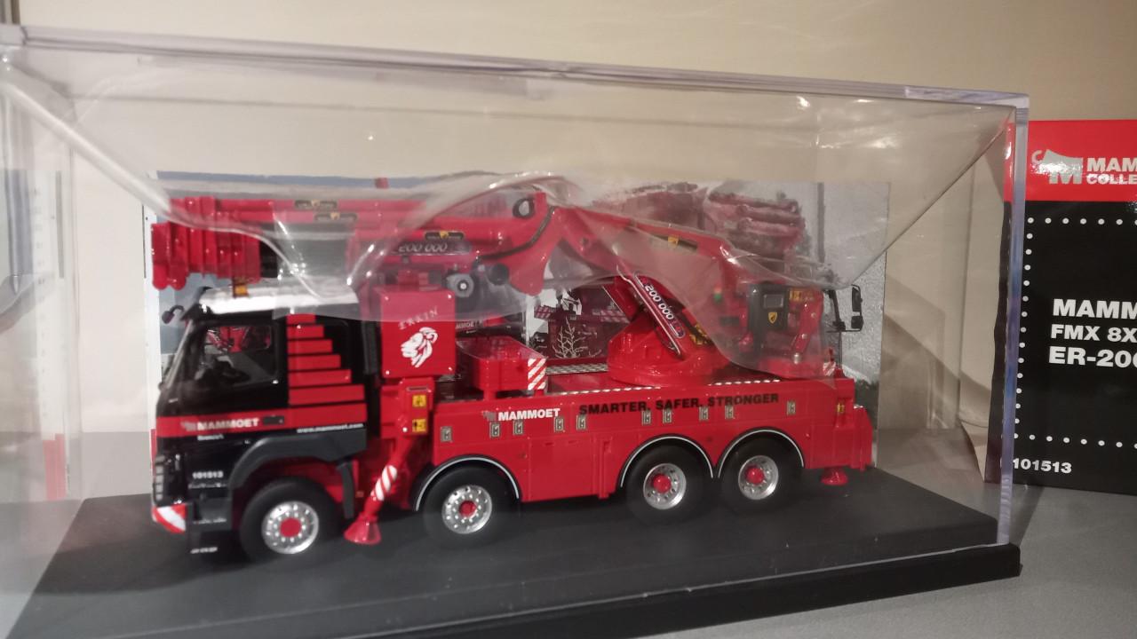 Mammoet Volvo FMX 8x4 met Erkin 200.00L-6.1