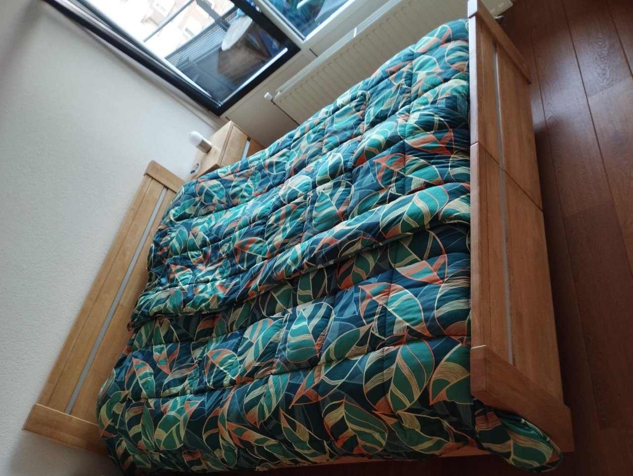 Bed met elektrische bediening te koop