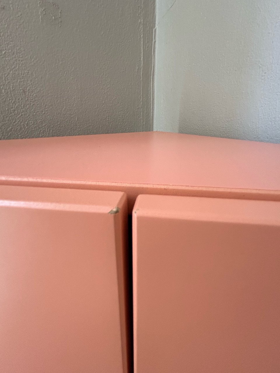 Roze hoekkast