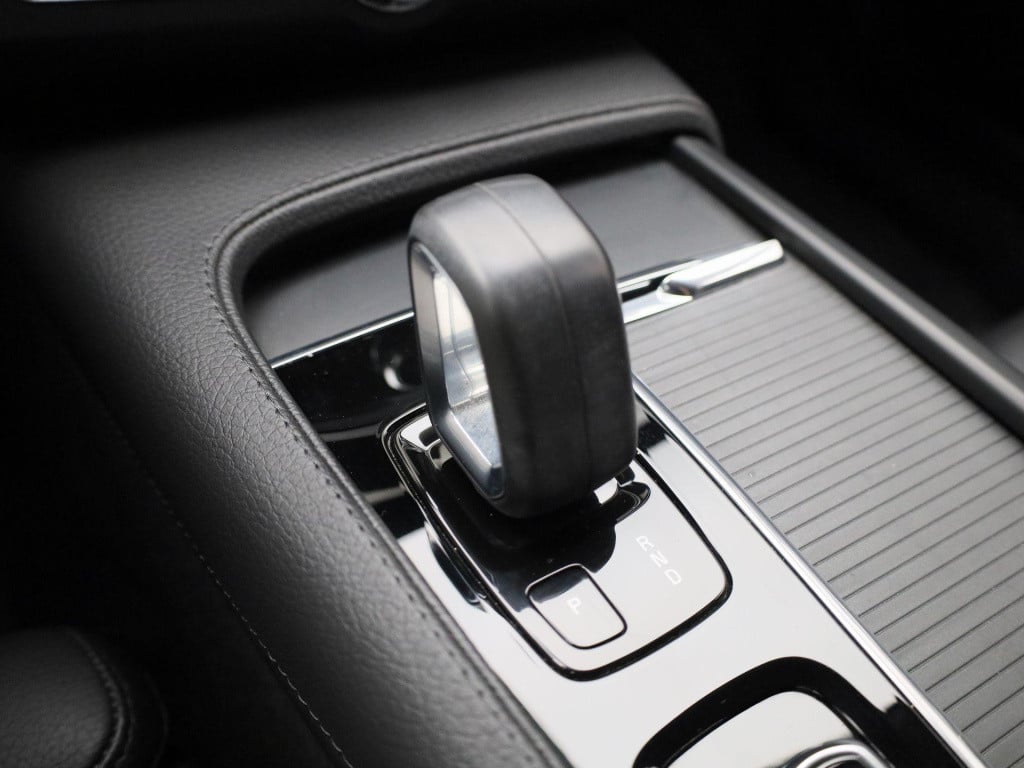 Volvo V90 2.0 b4 momentum business | automaat | navigatie | leder | apple c