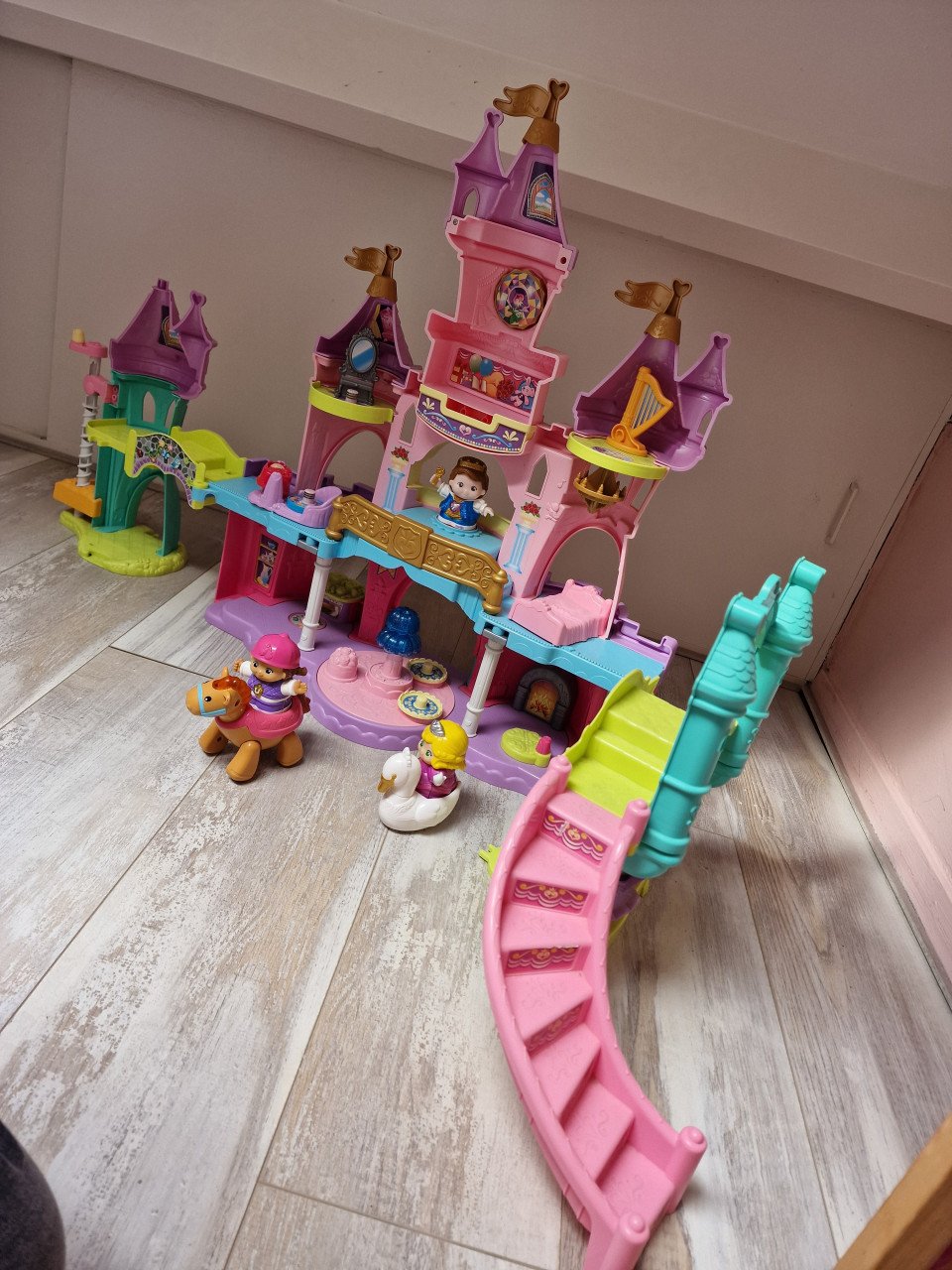 Vtech vrolijke vriendjes kasteel + extra's