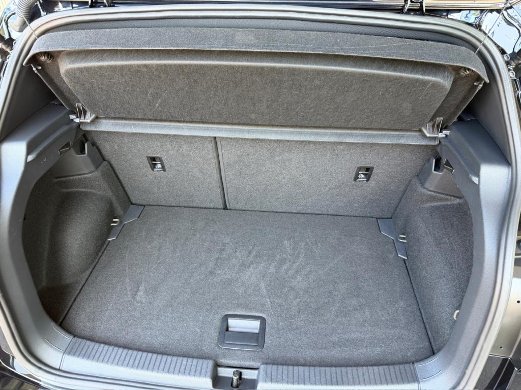Volkswagen T-cross 1.5 tsi 150pk dsg r-line | camera | trekhaak | navi | iq