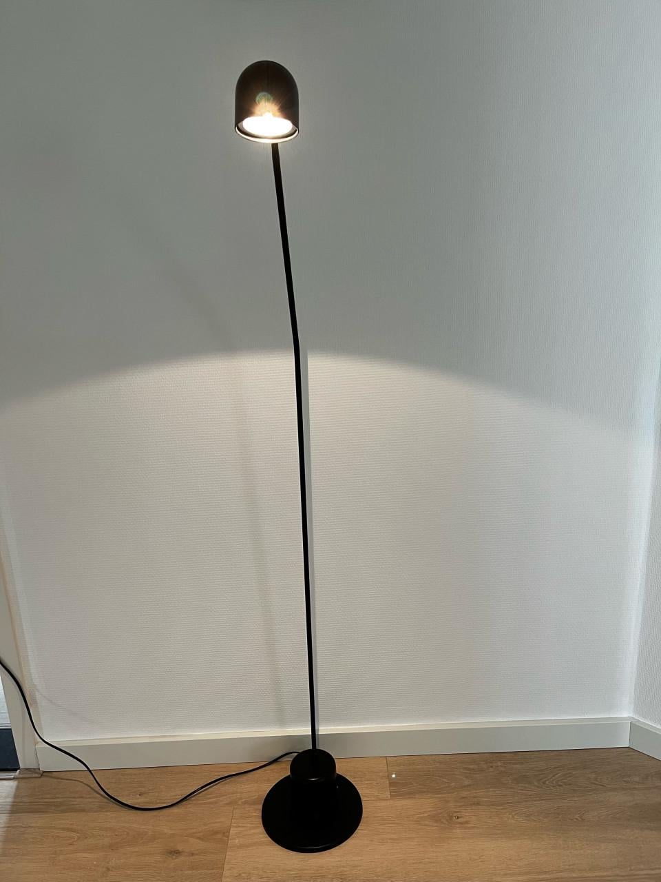 Zwarte vloer-leeslamp incl. halogeen lampje