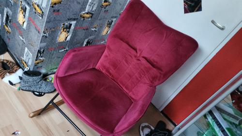 Leuke rode schommelstoel