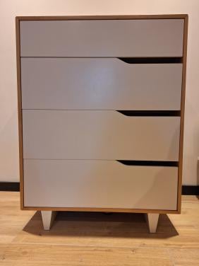 Ladenkast met hout en wit