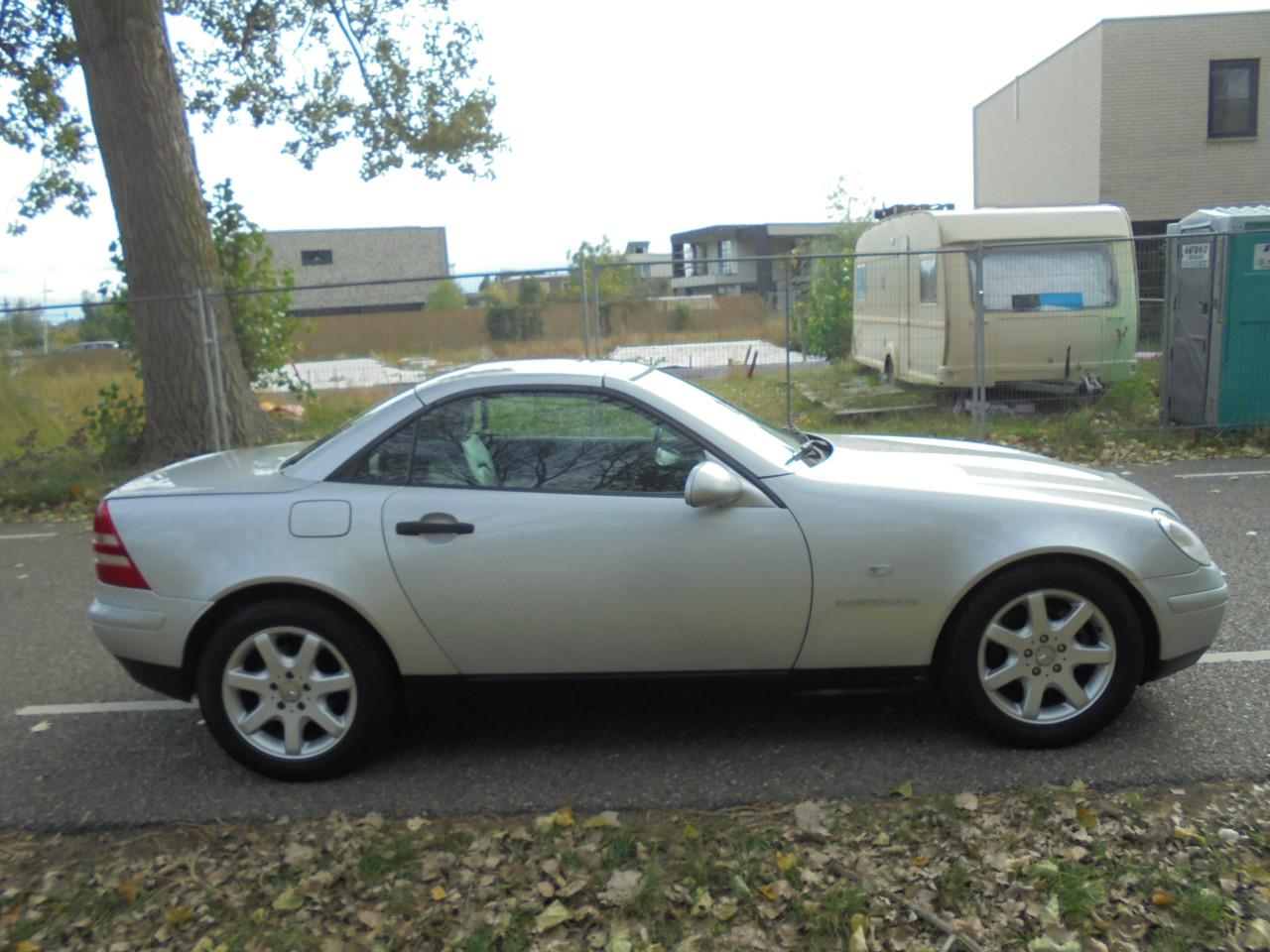 SLK 230 Compressor in nette conditie 139.908 Km Aflevering met vol jaar Apk