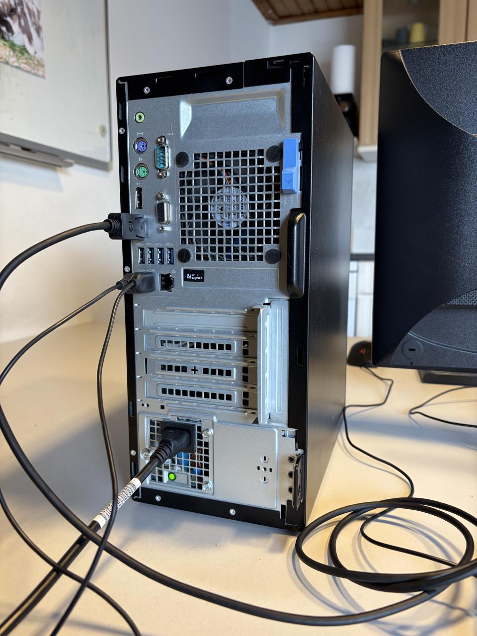 Complete Dell Optiplex 7060 MT i3-8100 8Gb 128+500Gb Win11 24" 85€