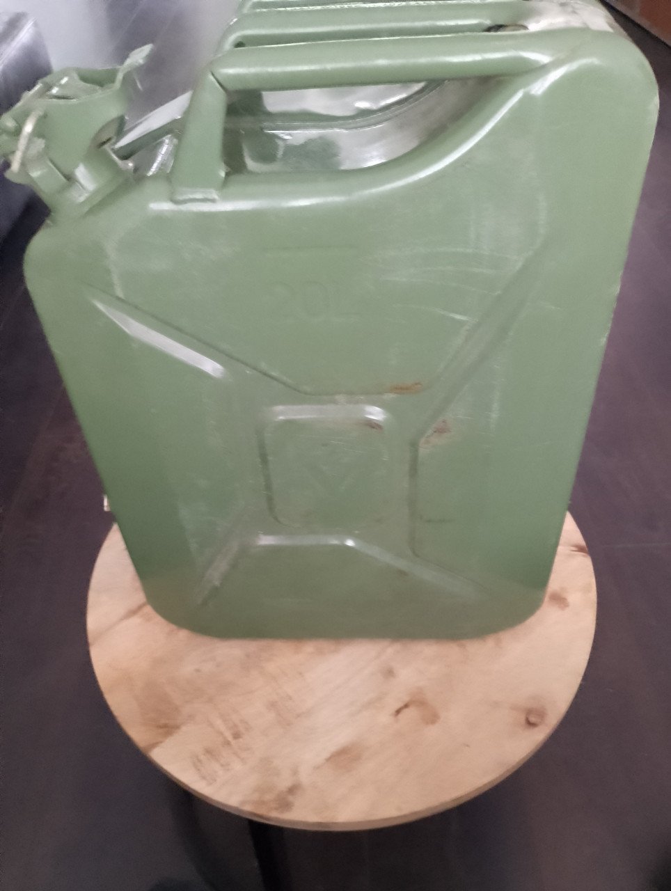 Stalen jerrycan