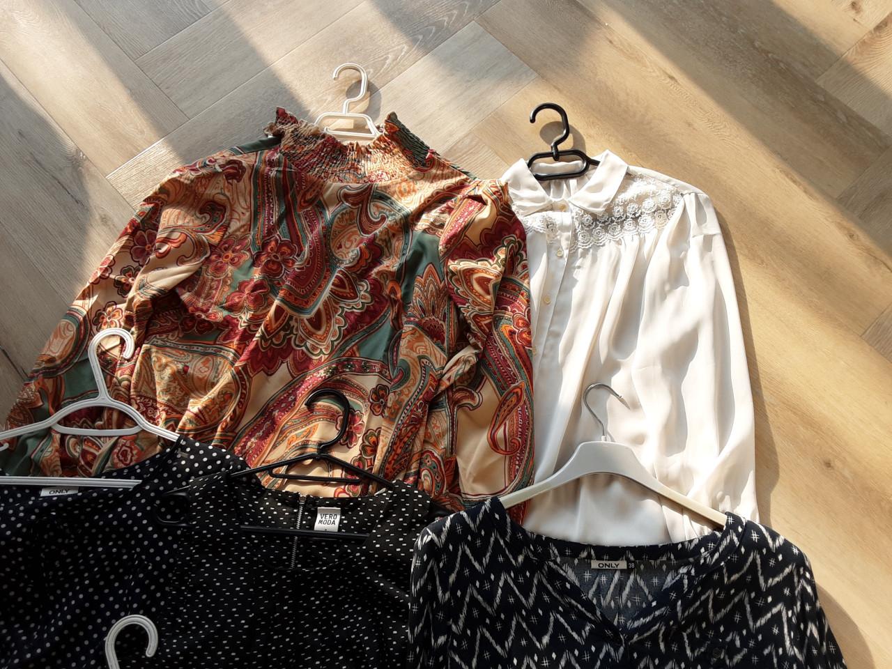 5 keurige  bloesjes  mt 38