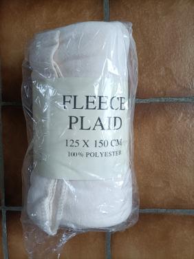 Fleece plaid, crème / room kleurig. NIEUW. 125 x 150 cm.