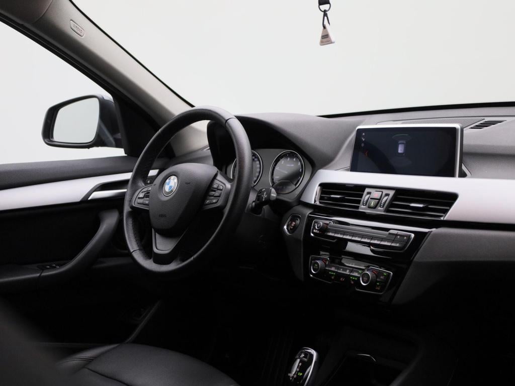BMW X1 sdrive18i business edition plus | automaat | lmv | trekhaak | parkee