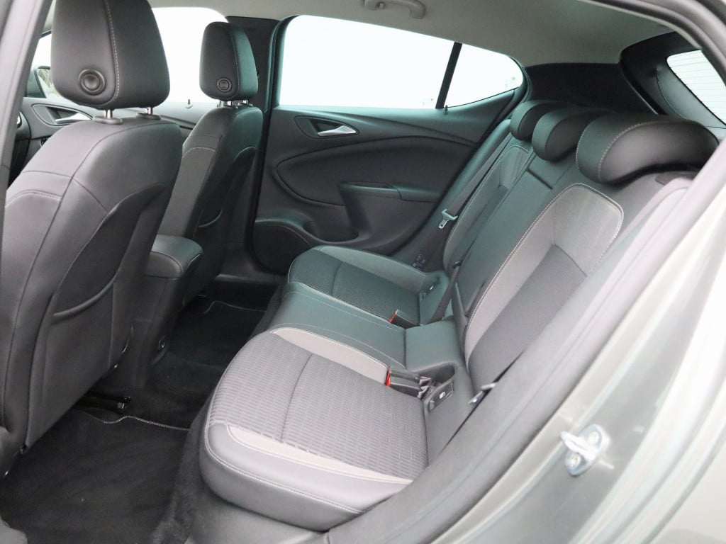 Opel Astra 1.2 edition | lmv | parkeer sensoren | climate control | dab | s