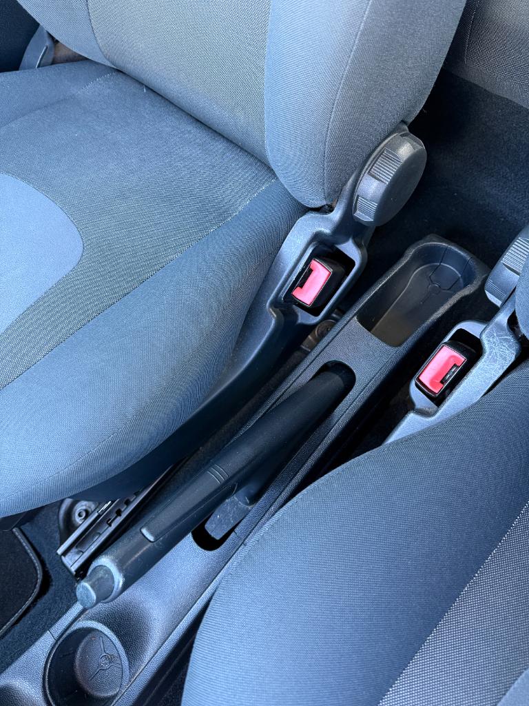 Ford KA 1.2 titanium - airco - nieuwe distributie