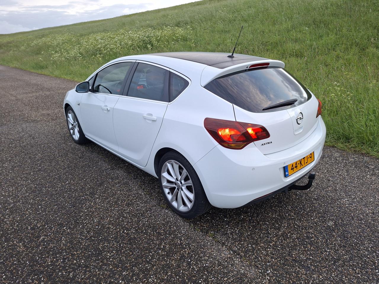 Opel astra 1.6 cosmo