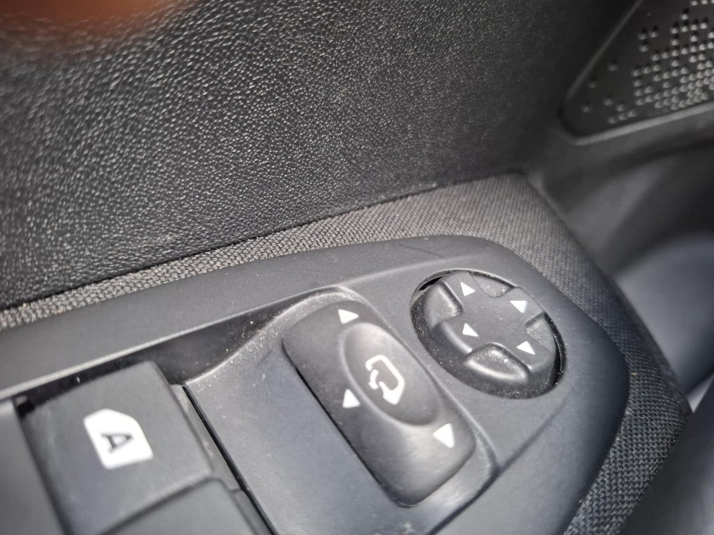 Peugeot 2008 suv 110 blue lion navi/lmv/park