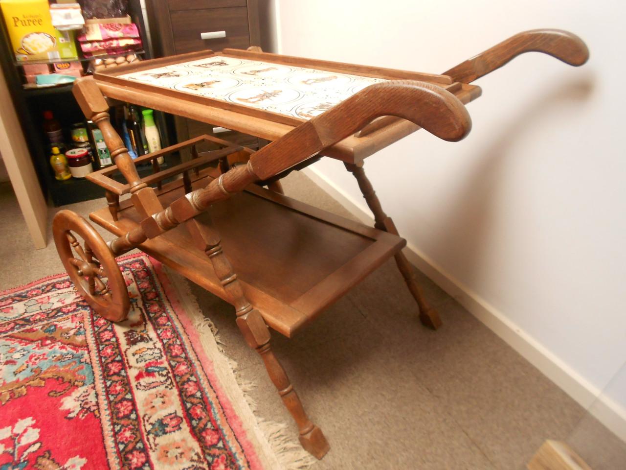 Vintage serveerwagen trolley serveer kar wagen.