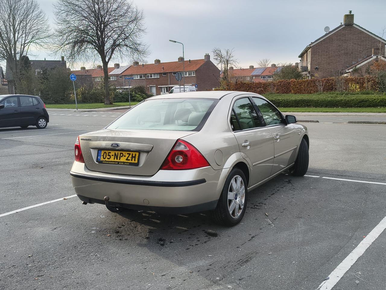 Ford Mondeo (2004), 2.0 liter, 5-deurs Ghia, handgeschakeld