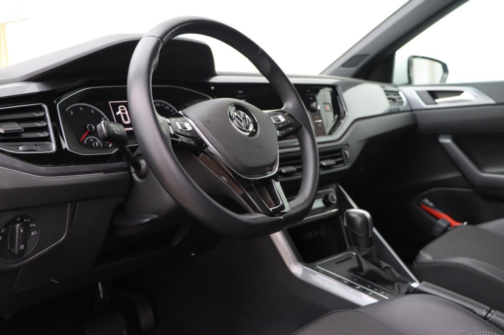 Volkswagen Polo 1.0 tsi highline business r-line advance dsg7