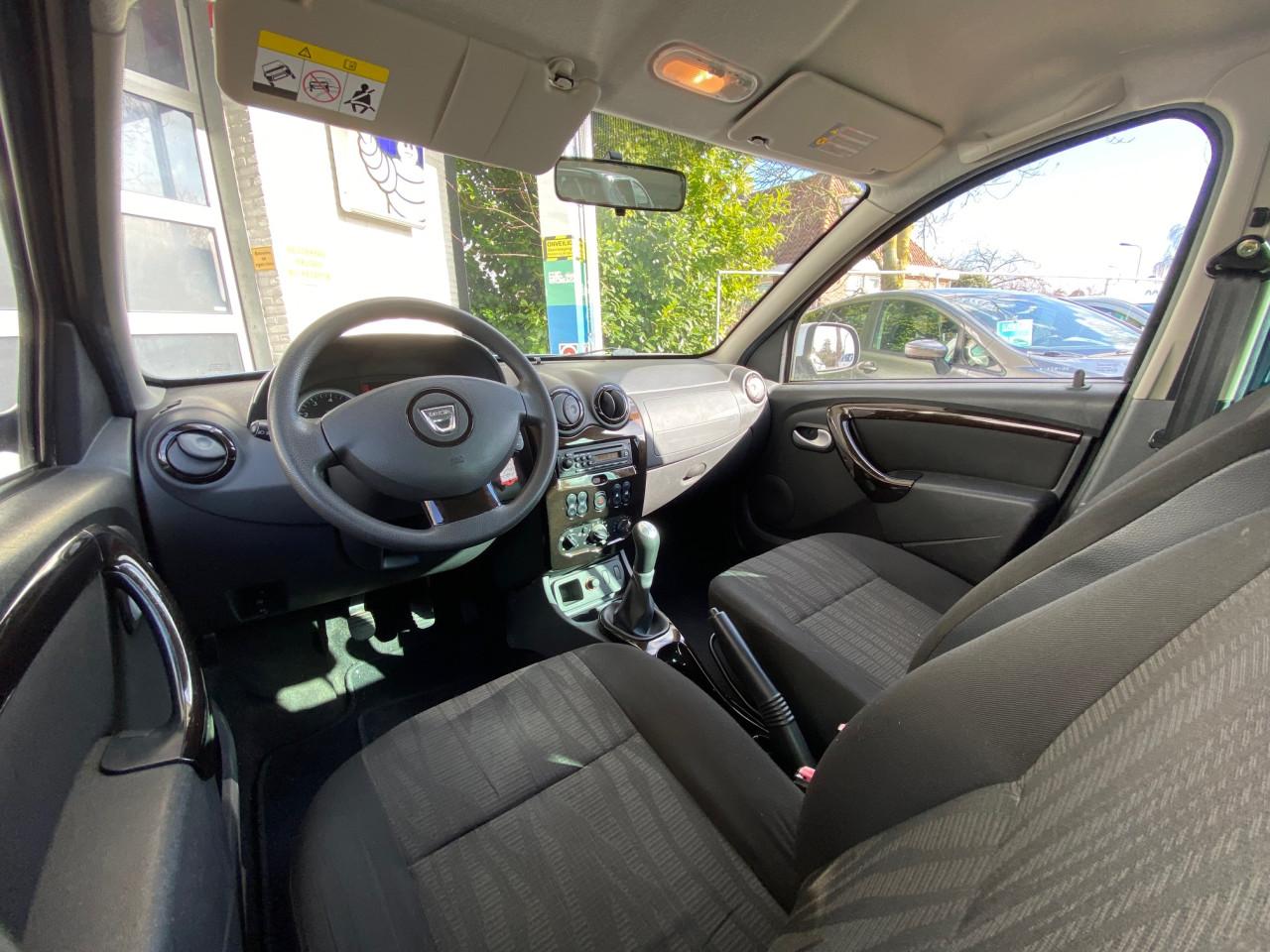 Dacia Duster 1.6 Lauréate | Vol jaar APK | Airco | Trekhaak |3 mnd garantie