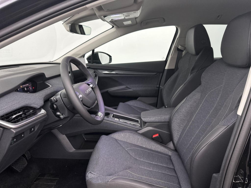 Skoda Elroq business edition tour elektromotor 210 kw / 286 pk