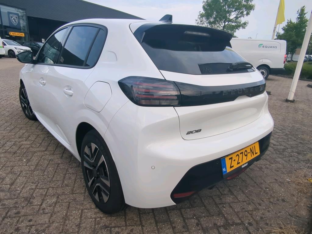 Peugeot 208 1.2 puretech 100pk allure | navi | bt | cruise & climate contro