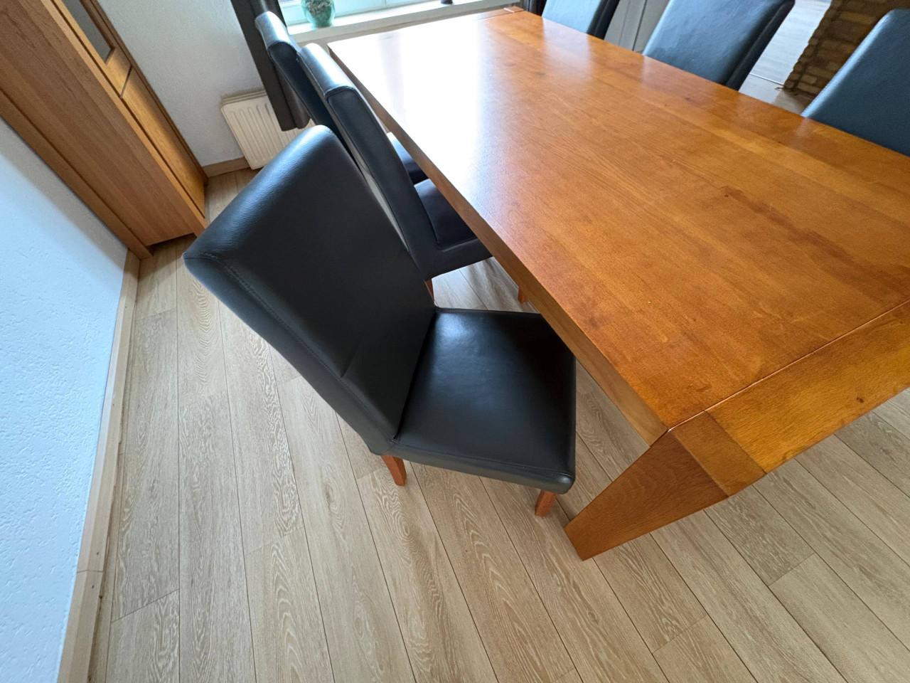 Eettafel met 6 stoelen