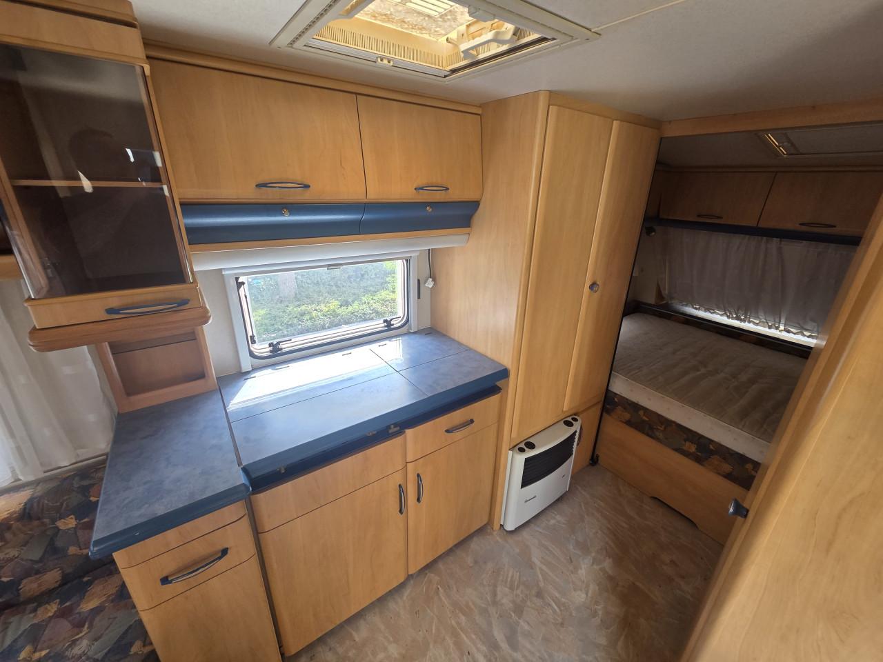 Hobby de luxe 495 met voortent en duitse papieren