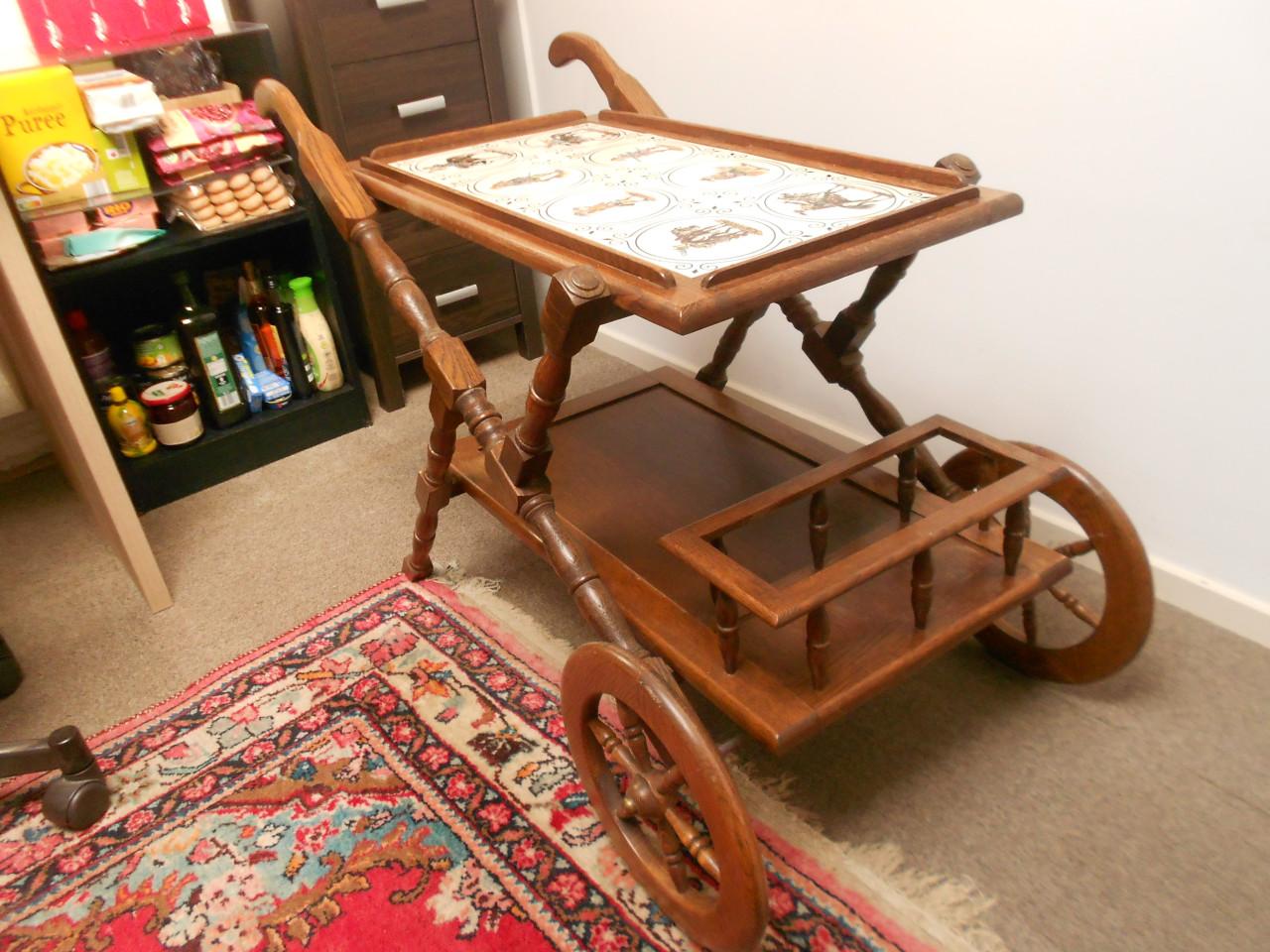 Vintage serveerwagen trolley serveer kar wagen.