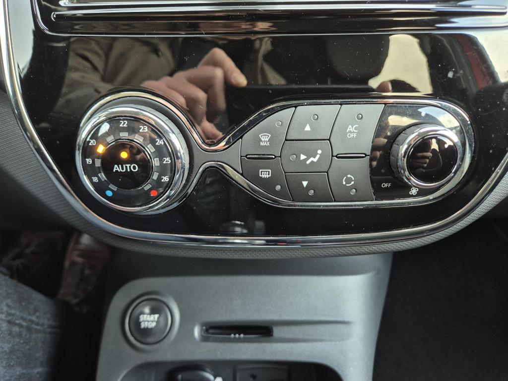 Renault Captur tce 90 helly hansen camera, trekhaak, all season banden, nav