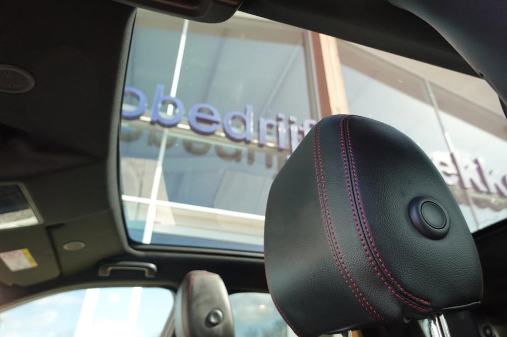 Land Rover Discovery p300e 1.5 r-dynamic hse