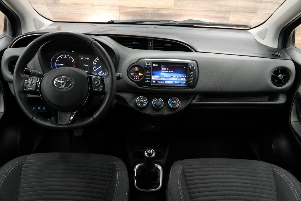 Toyota Yaris 1.0 vvt-i | camera | 15" | bluetooth |