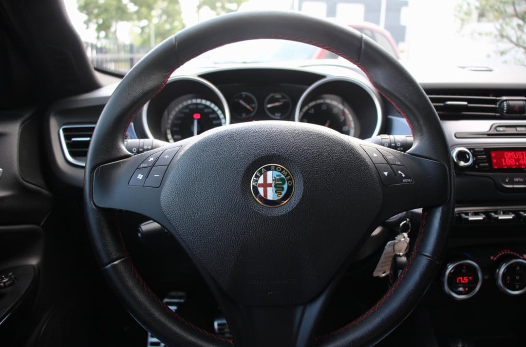 Alfa Romeo Giulietta 1.4 t turbo turismo - leder - cruise - clima - stoel v
